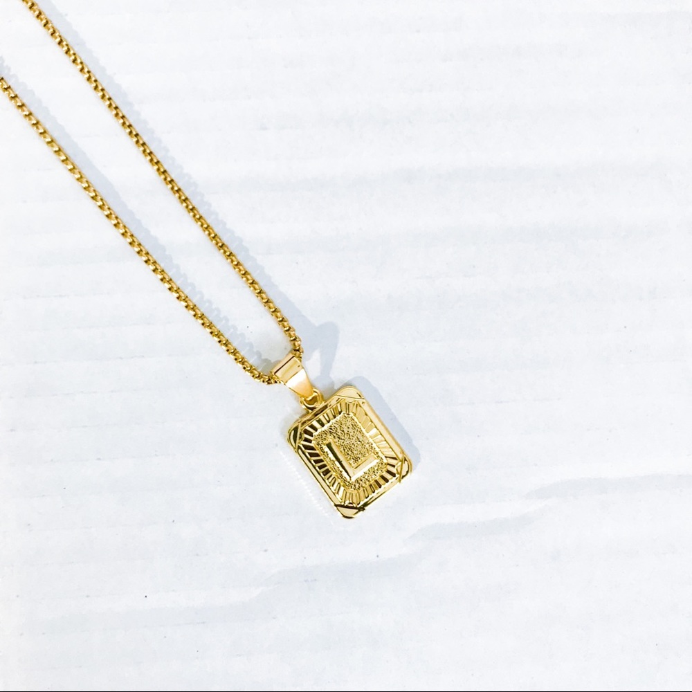 Initial ‘L’ Gold Letter Chain Necklace